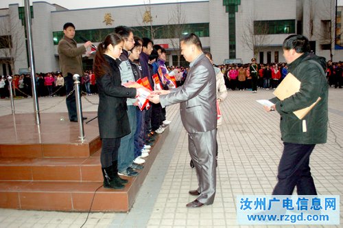 汝州喜多坊捐资奖励市一高优秀考生