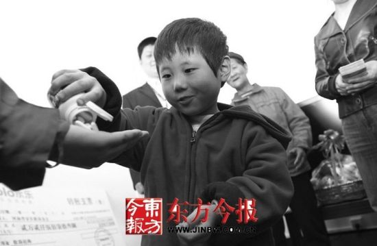 小赵帅开始城市新生活 嫌鞋子太新不舍得穿