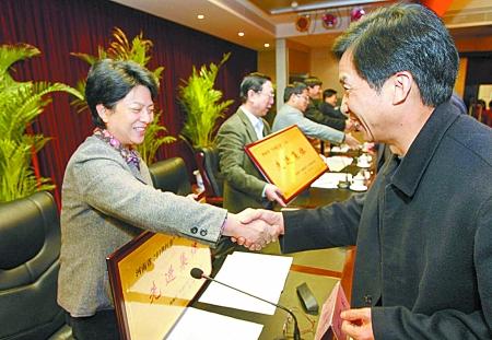 孔玉芳要求各部门协同作战　全面封堵网上有害信息