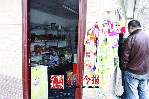 政府花百万建环卫工之家 今却变身商店办公室垃圾站