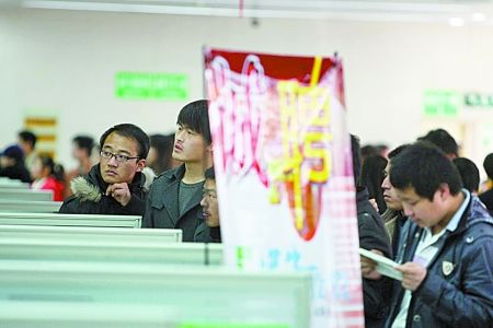 企业拉开“抢人”大战 中高层管理人才“一将难求”