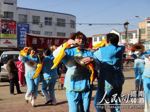 汝州市庙下乡庙下村：老年文艺队活跃在乡间