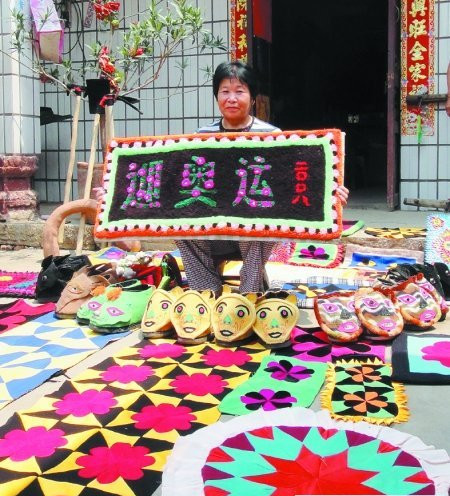 汝州市蟒川镇滕店村的巧手老人